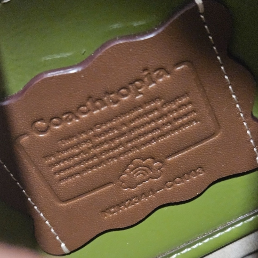 NWOT Ergo Bag In Crinkle Patent Coachtopia Leather
Olive - Picture 4 of 4